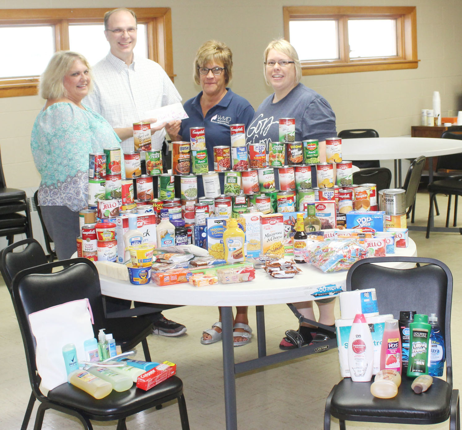 Hoopeston Women Making a Difference makes donation to local church